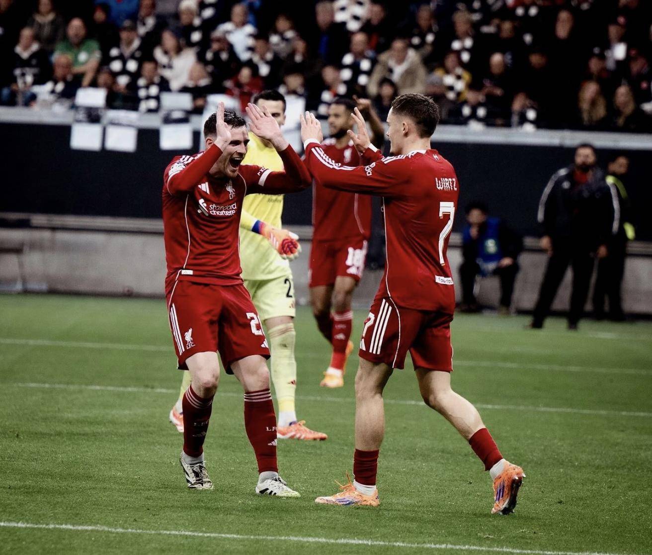 亚博体育官网-转会期德甲焦点战;上海海港临场应变;话题不断;赛季目标并未改变-亚博体育官网